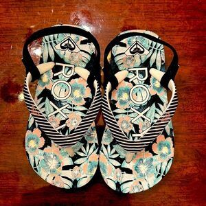 Kids Roxy sandals / flip flops with back size 7/8
